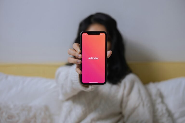 Is It Time to Delete Dating Apps? What Happens When You Go Offline in 2026