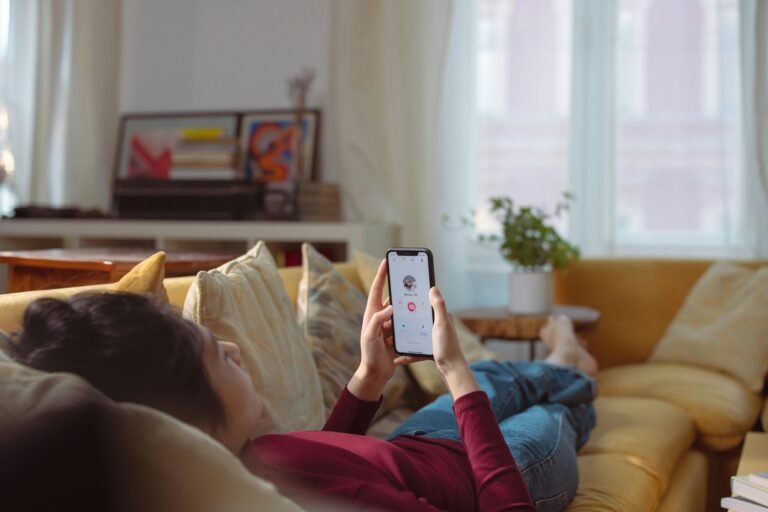 Why Dating Apps Don’t Work Anymore (And What Actually Does)