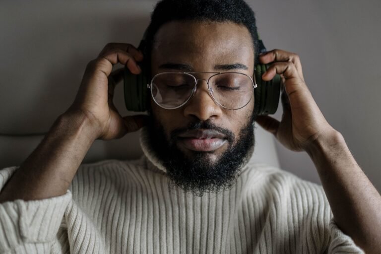 Why Voice Intros Are Better Than Photos in Dating