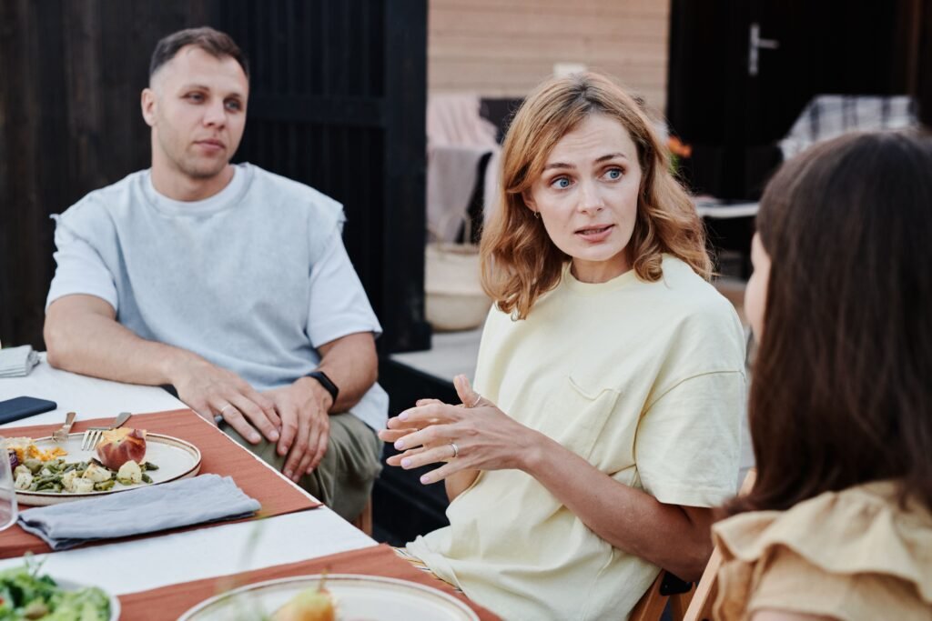 meeting people through a dinner with strangers