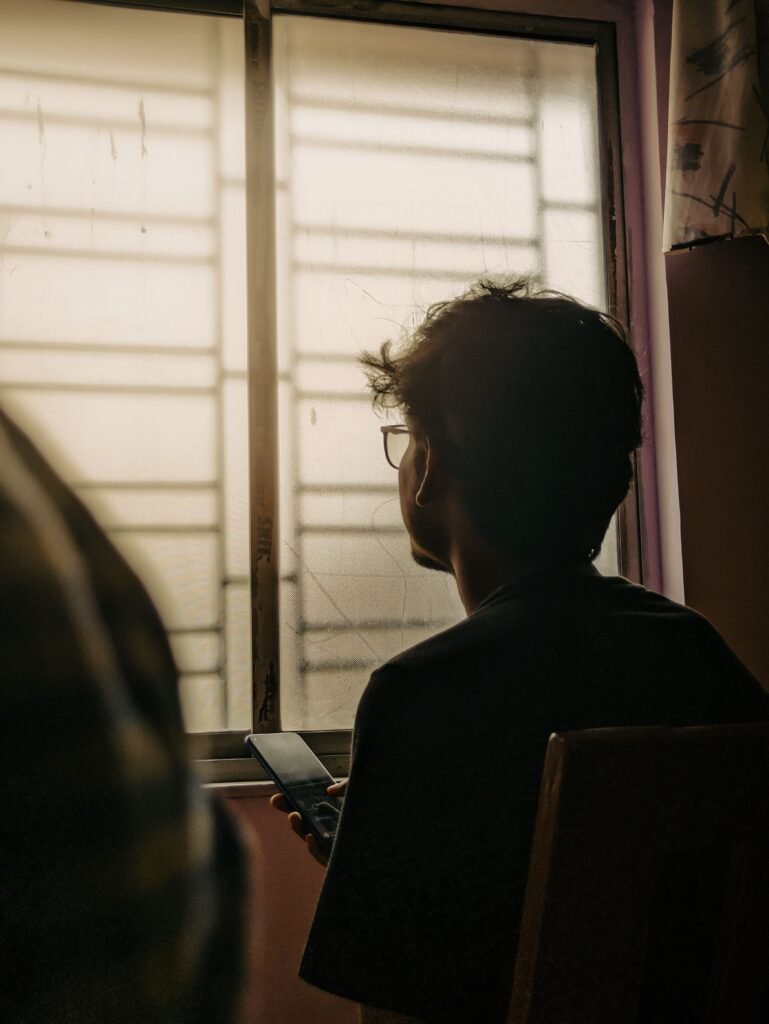 deciding whether to trust someone met online