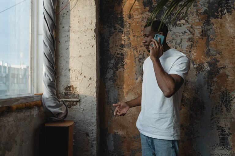 Should You Do a Voice Call Before the First Date?