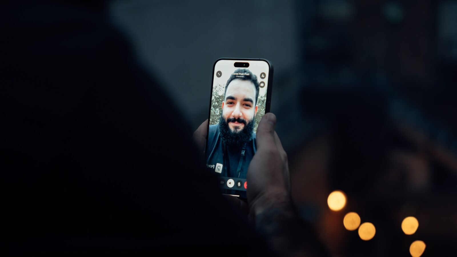 how to tell if a dating profile is ai