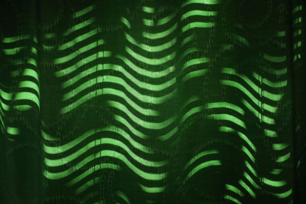 abstract green flag representing early signs of a healthy relationship